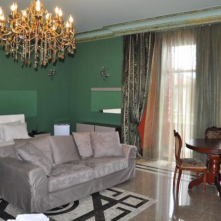 Hotel Amber Батуми Екстериор снимка