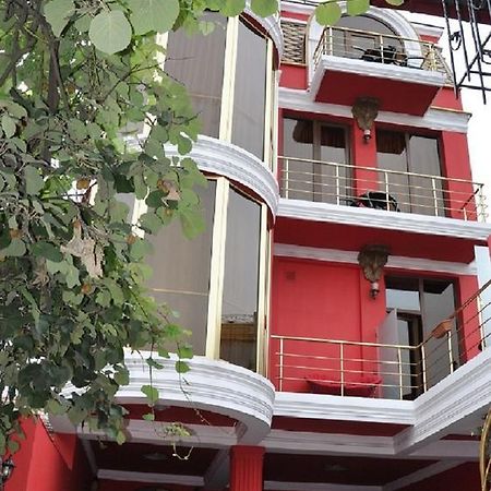Hotel Amber Батуми Екстериор снимка