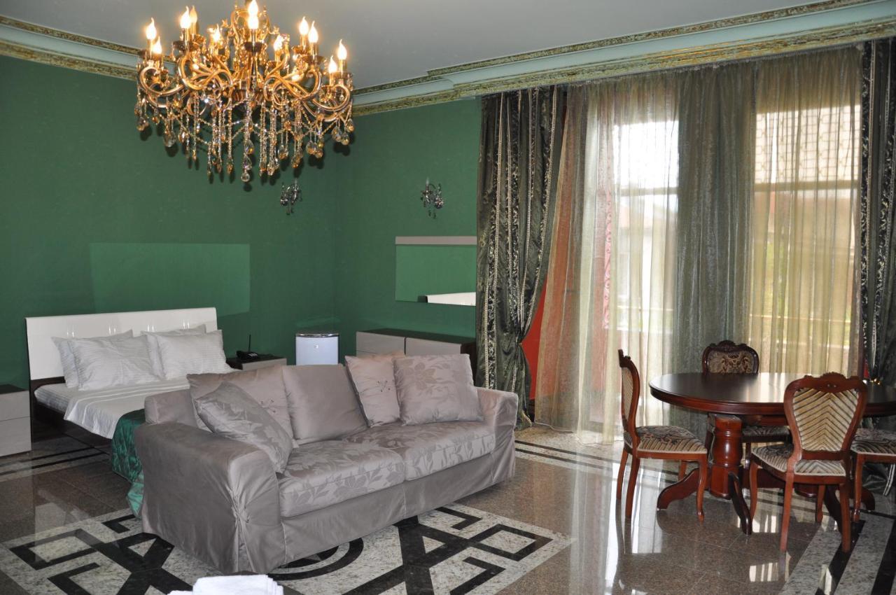 Hotel Amber Батуми Екстериор снимка