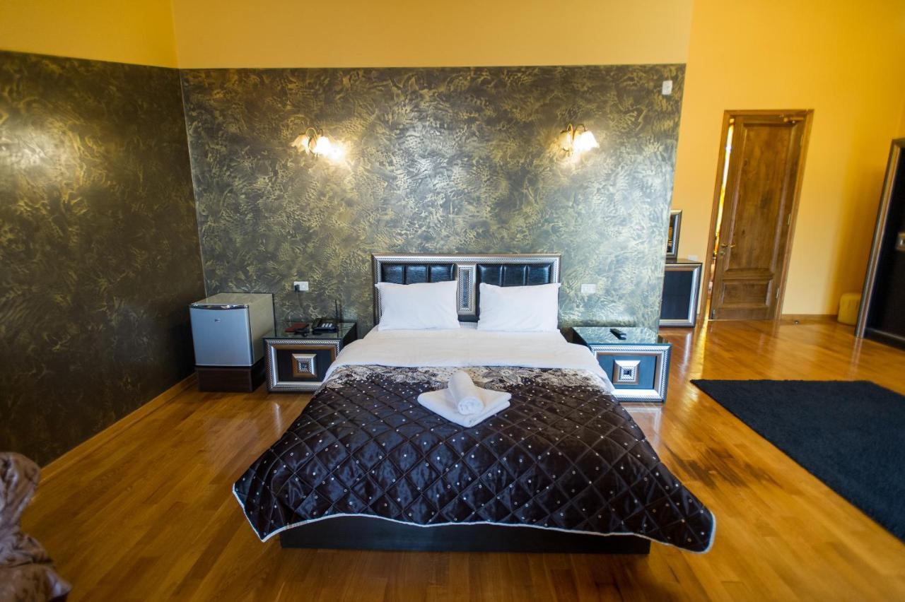 Hotel Amber Батуми Екстериор снимка