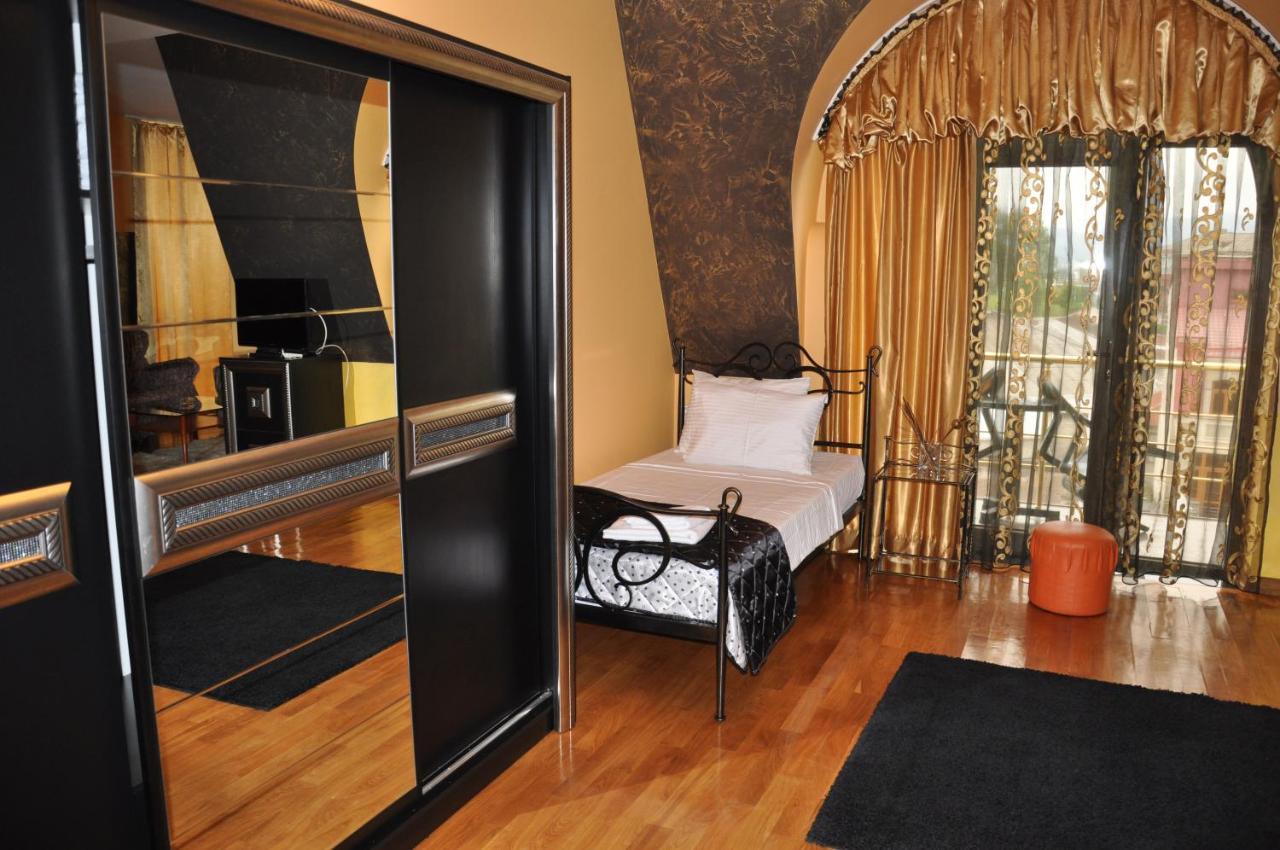 Hotel Amber Батуми Екстериор снимка