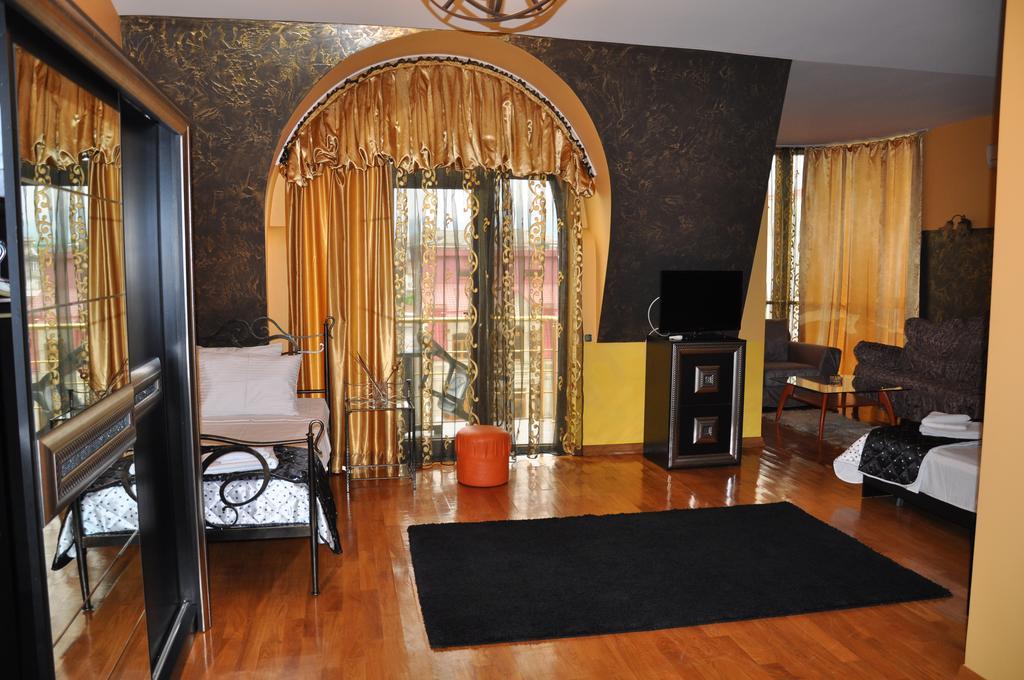 Hotel Amber Батуми Екстериор снимка