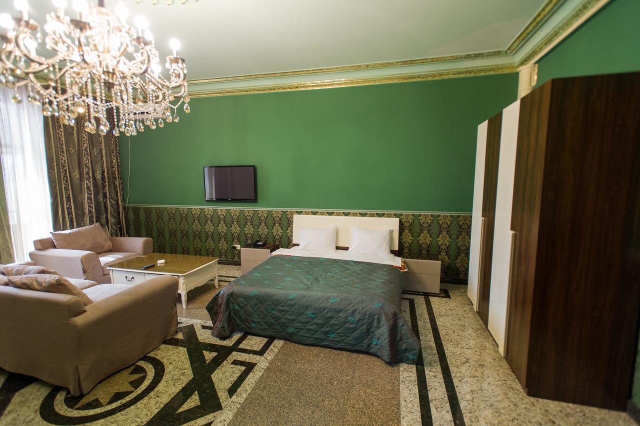 Hotel Amber Батуми Екстериор снимка