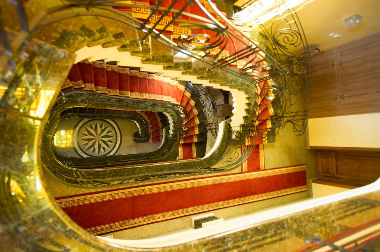 Hotel Amber Батуми Екстериор снимка