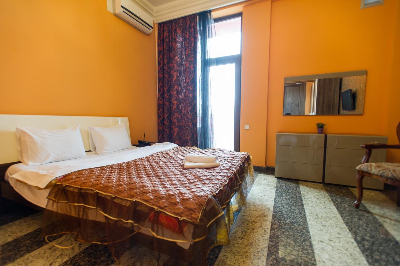 Hotel Amber Батуми Екстериор снимка