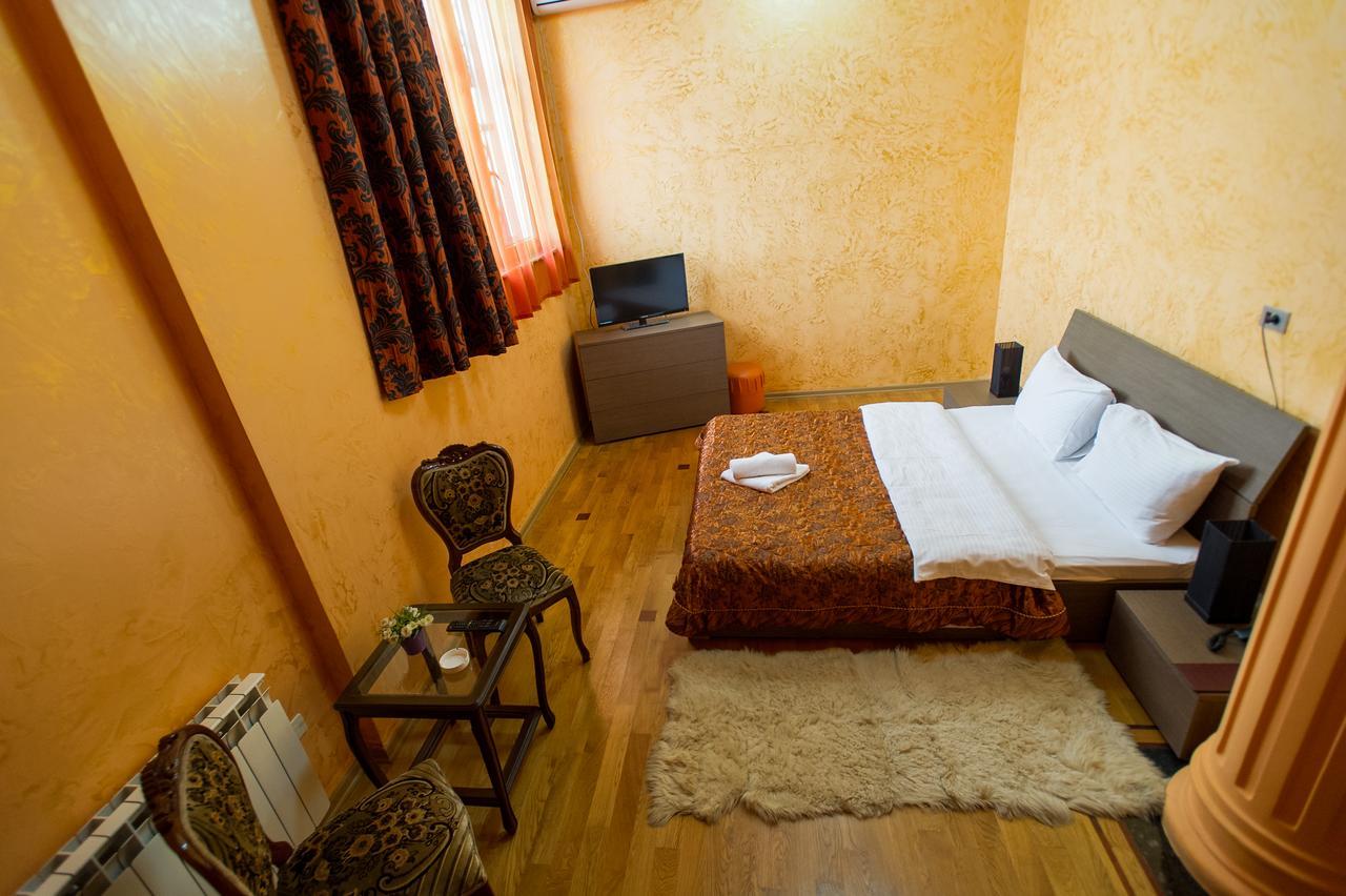 Hotel Amber Батуми Екстериор снимка