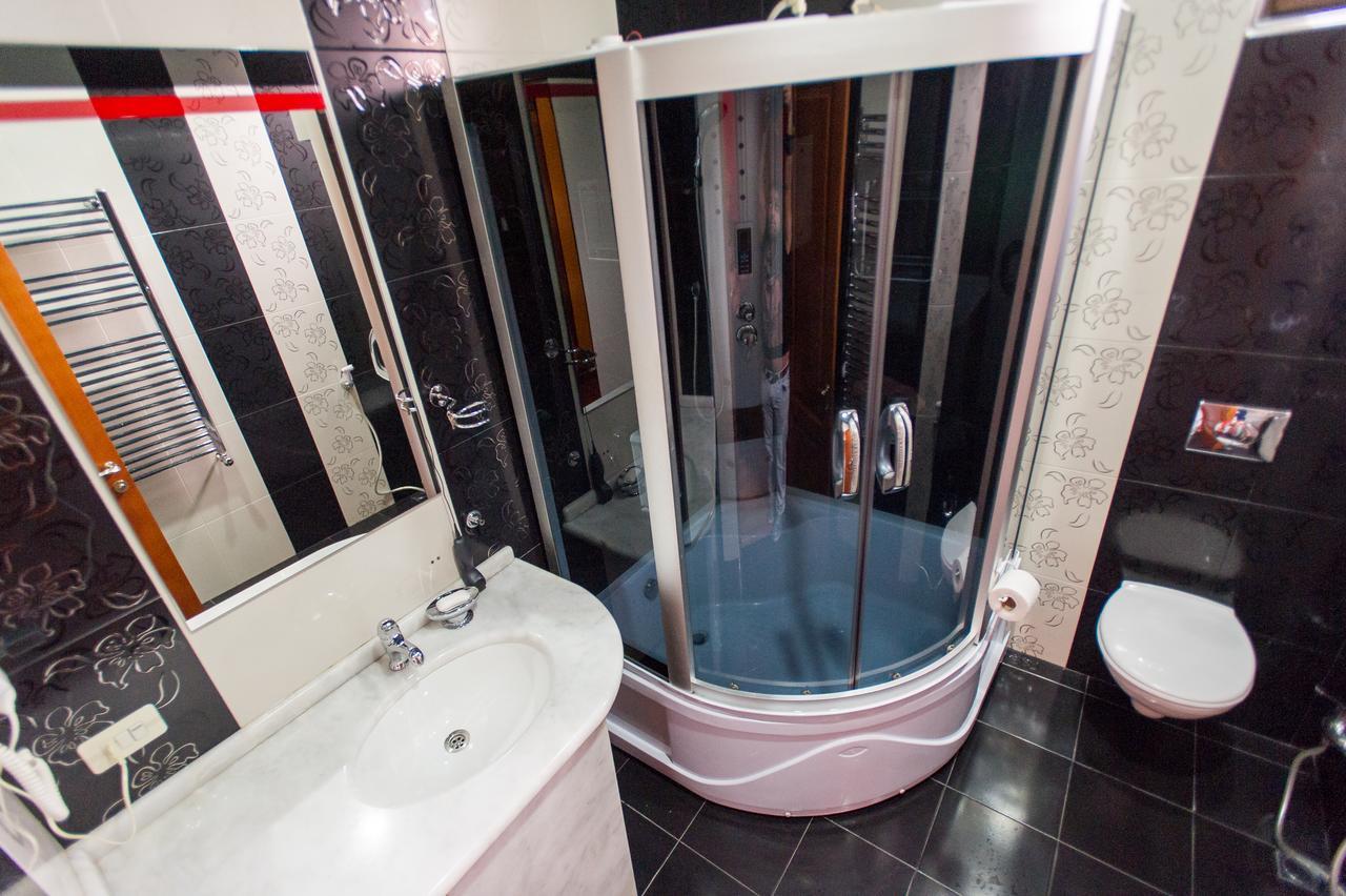 Hotel Amber Батуми Екстериор снимка