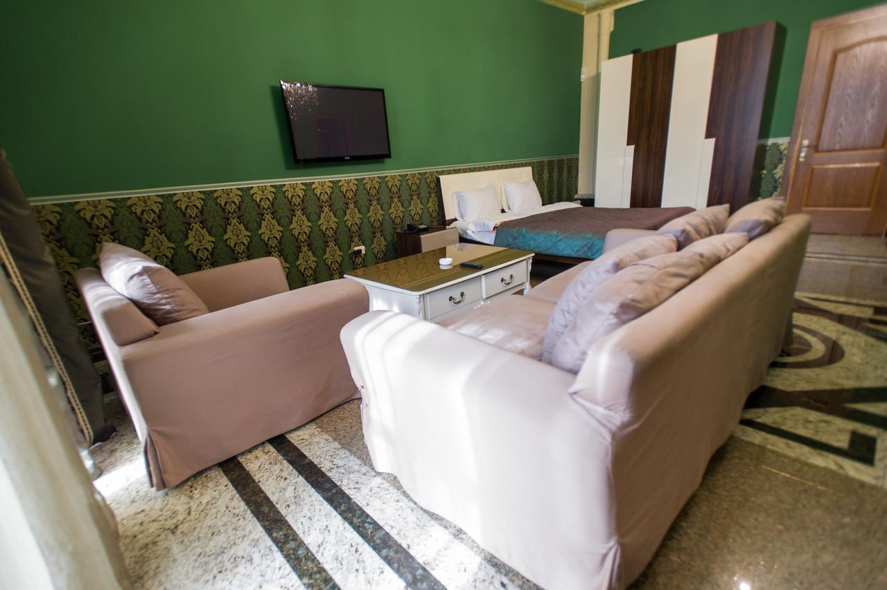 Hotel Amber Батуми Екстериор снимка