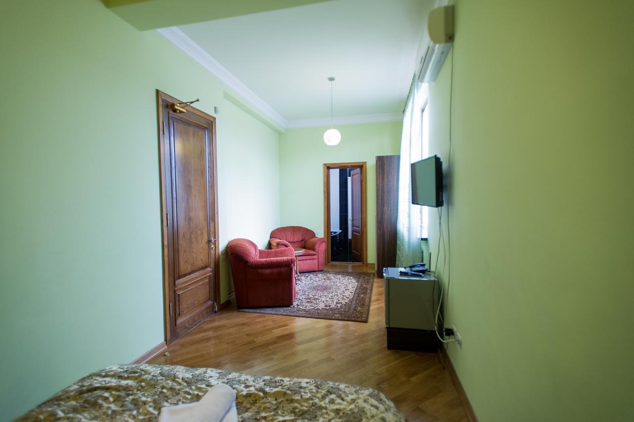 Hotel Amber Батуми Екстериор снимка