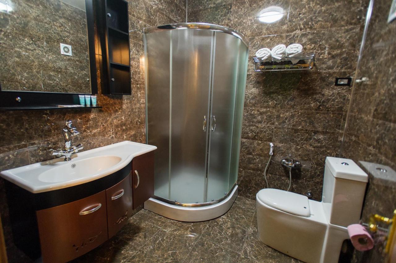 Hotel Amber Батуми Екстериор снимка